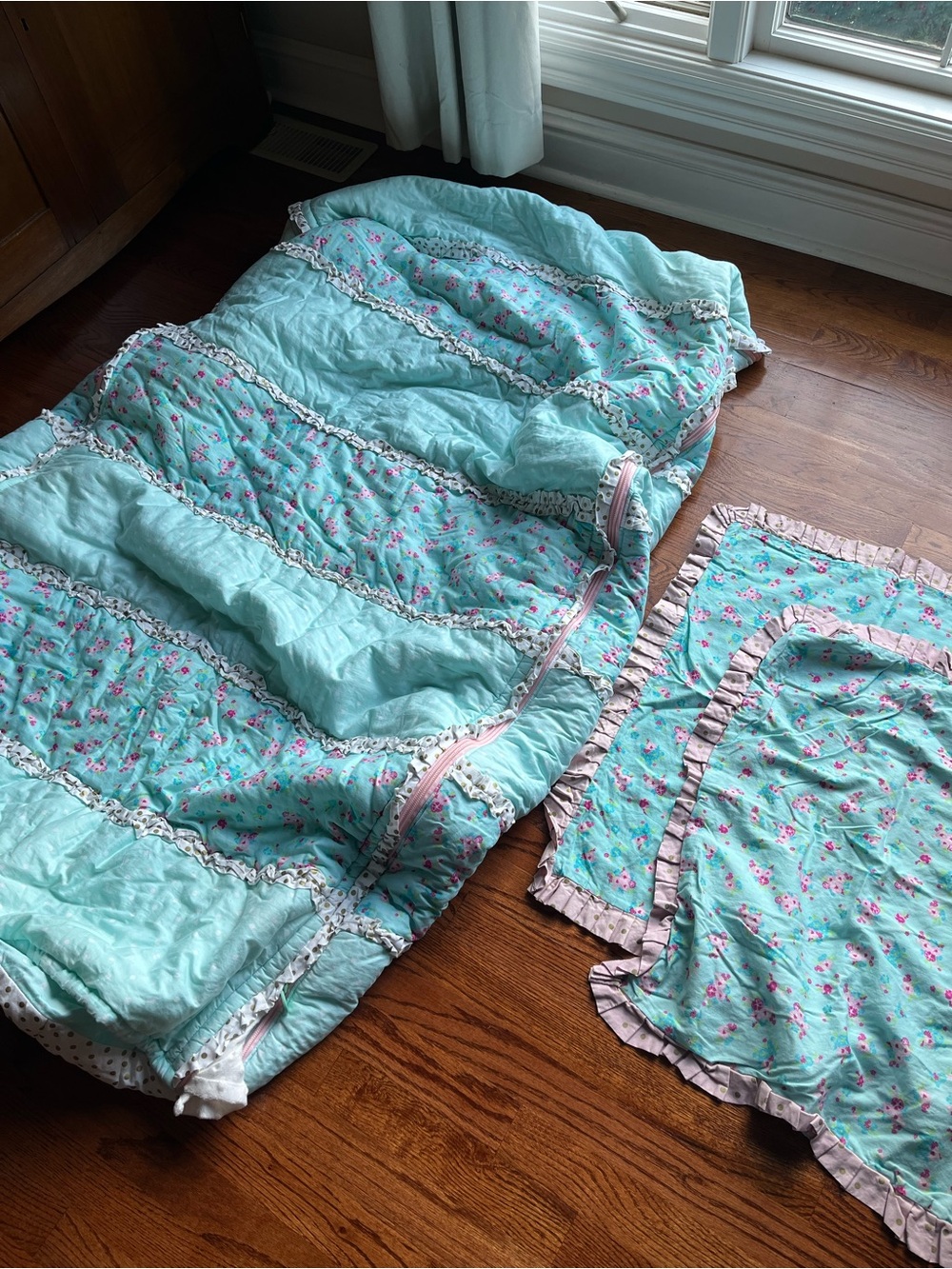 beddy's TWIN Shabby Floral all in one ZipBase  2 Ruffled Shams Pillowcases